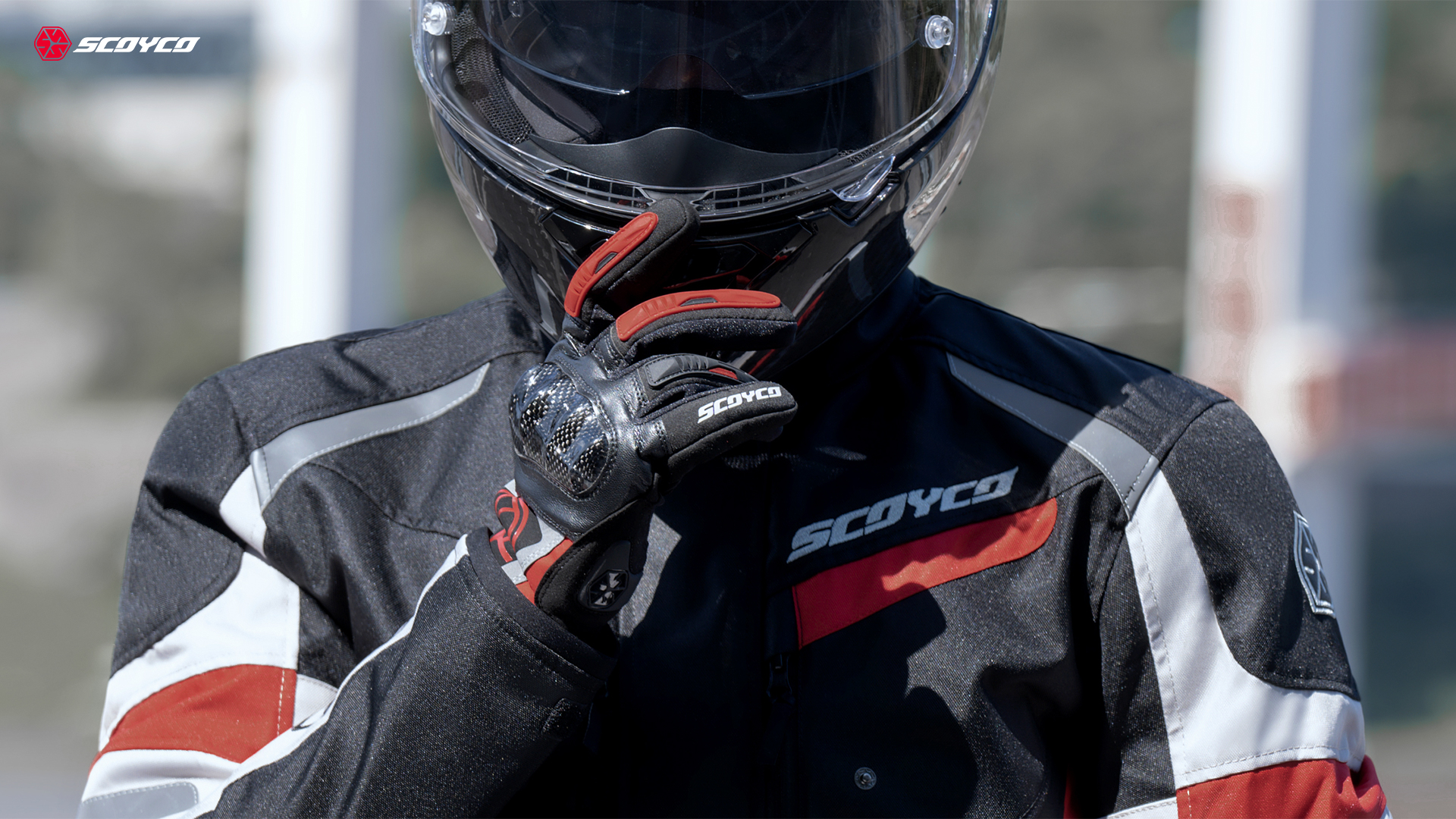 Insulated motorcycle gloves