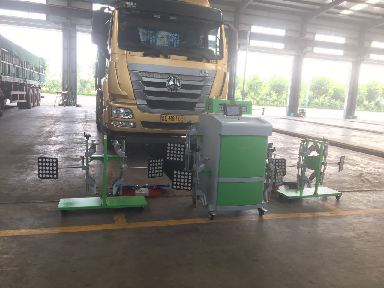 Truck wheel alignment