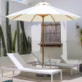 Moderno esterno usa un parasole di protezione solare impermeabile