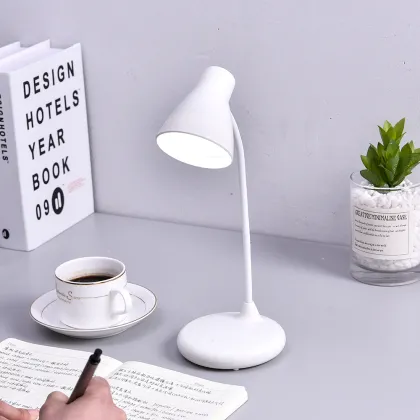 Modern Art Bedroom Desk Lamp for Reading and Decoration