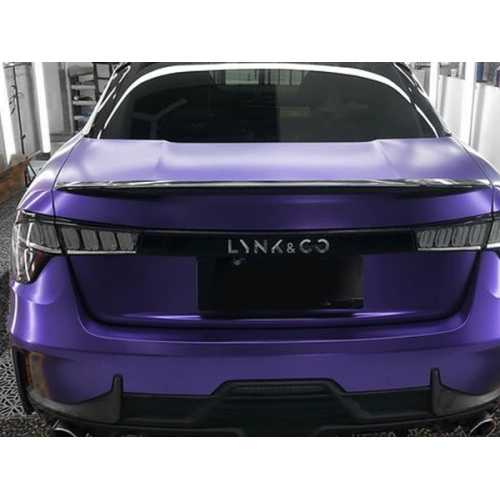 matinis metalinis violetinis automobilis vinilo įvyniojimas