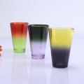 Чашка для воды стакана цветов 10 унций Хандмаде постепенно меняющая цветная стеклянная чашка для питья