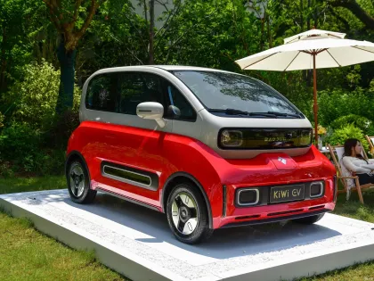 Hot Selling Adult Mini Electric Vehicle Baojun Kiwi High Speed Durable Mini Electric Car