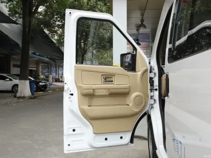 Dongfeng Xiaokang EC36 White Mini Electric Van: A New Energy Passenger Car