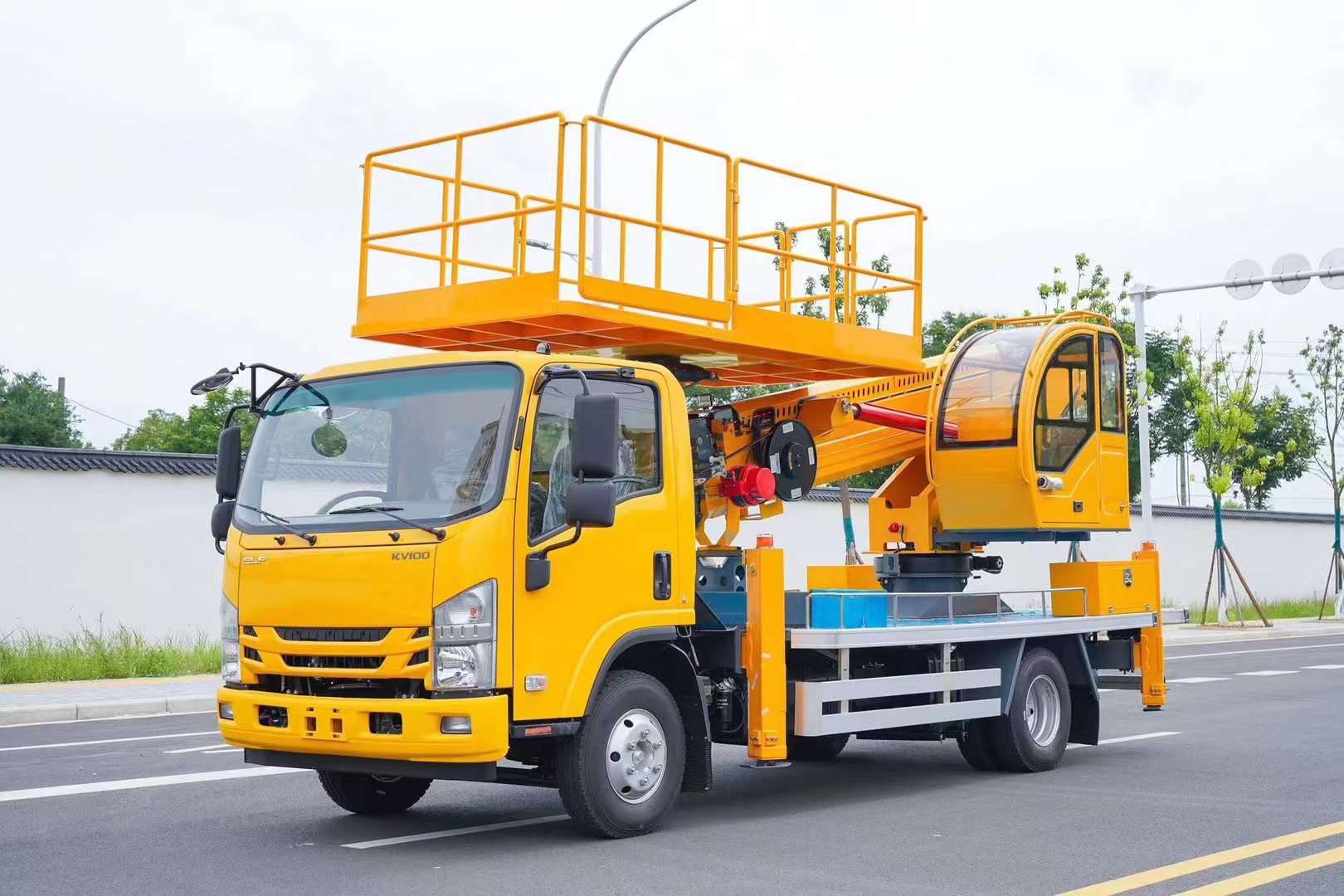 ISUZU KV100 16m telescopic Boom Lift truck