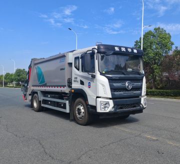 Camion compacteur de déchets à chargement arrière robuste