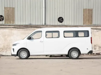 Wuling Yangguang Pure Electric EV car Electricity Van Passenger Bus