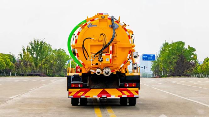 Dongfeng 10000L 12000L شاحنة شفط الصرف الصحي