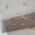 Polyester-Mesh-Stoff mit goldenem Pony-Stern-Foliendruck