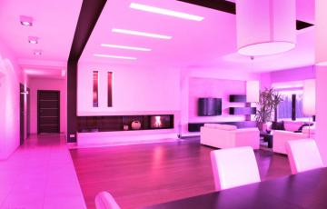 Smart bulb with remote control 710LM