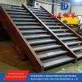 Escalera de acero a cuadros premium con tracción mejorada