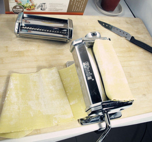 150mm Ravioli Home Dough Roller Machine For Making Pasta Sheets With Different Thickness