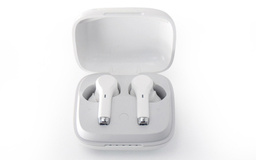 Nuovi bluetooth tws portatili in carica per gli auricolari.
