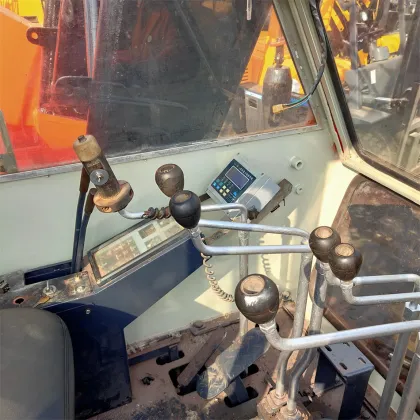 Shanghai Sale: Cheap Price HITACHI KH150 KH180 50tons Crawler Crane