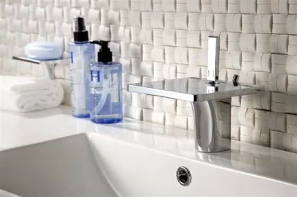 Flat Faceplate Basin Faucet without Waste ○