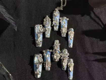 **Libra** Stiletto Blue with Silver Chains