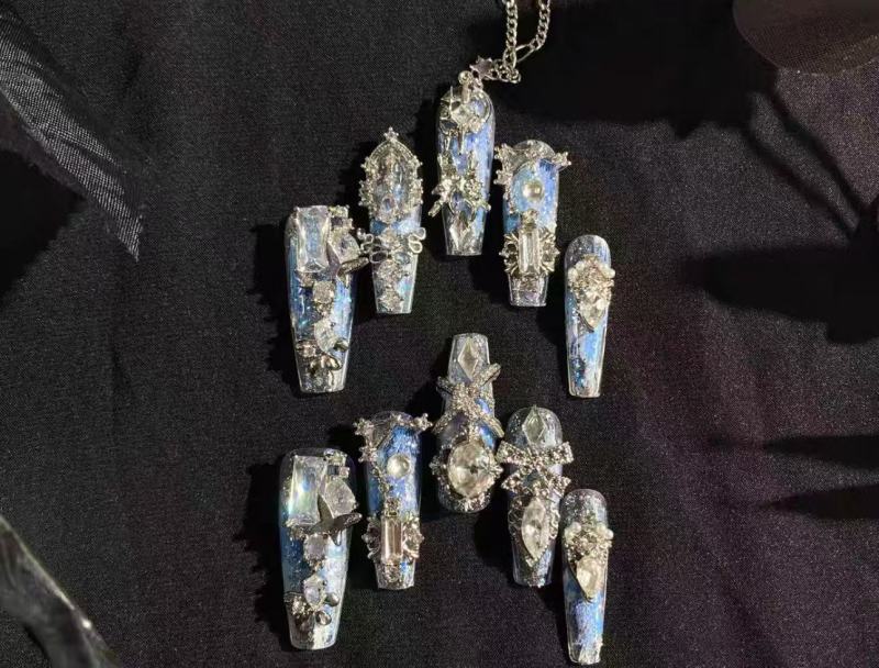 **Libra** Stiletto Blue with Silver Chains