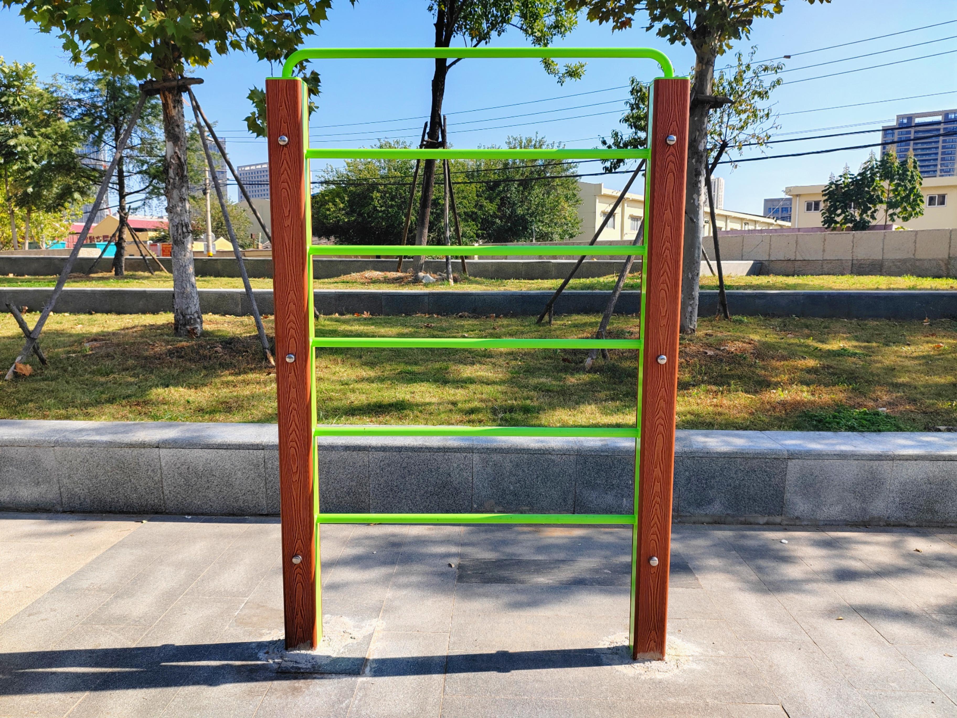 Outdoor fitness equipment