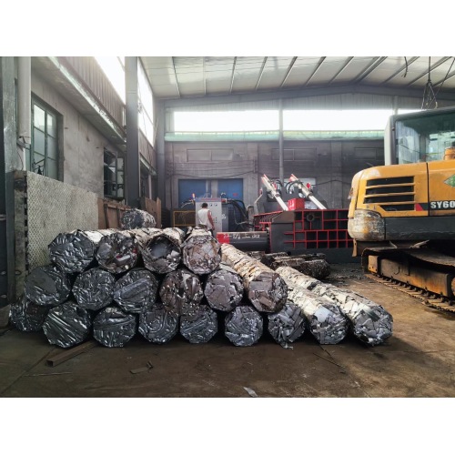 Presă de balotat hidraulic eficient pentru comprimarea materialului