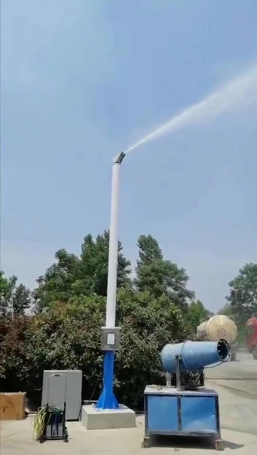 Dust removal fog pile