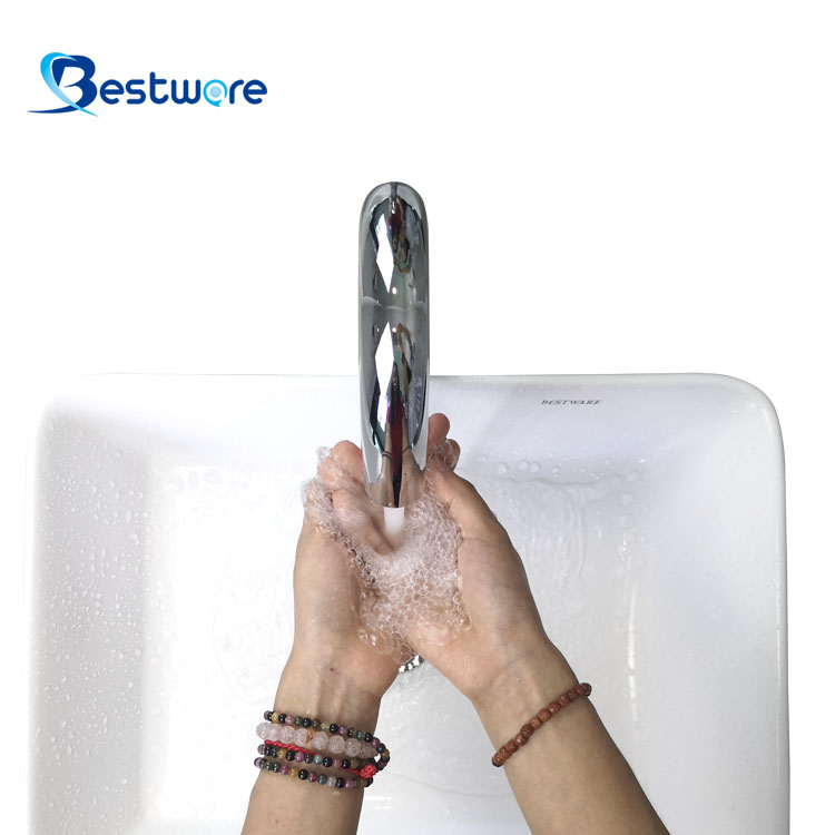 Robinet d'eau de capteur automatique pour lavabo