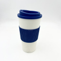 BPA無料プラスチックコーヒーカップスリーブ付き16オンスの500mlプラスチックカップ再利用可能なコーヒーカップ