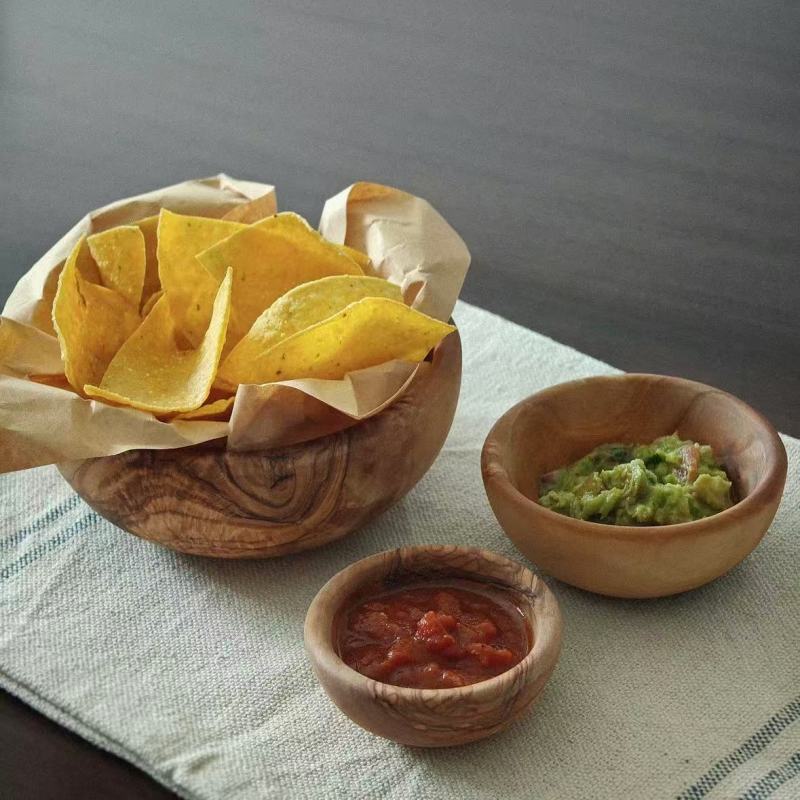 Natural Wood-Inspired Dinnerware with Light Wood Base