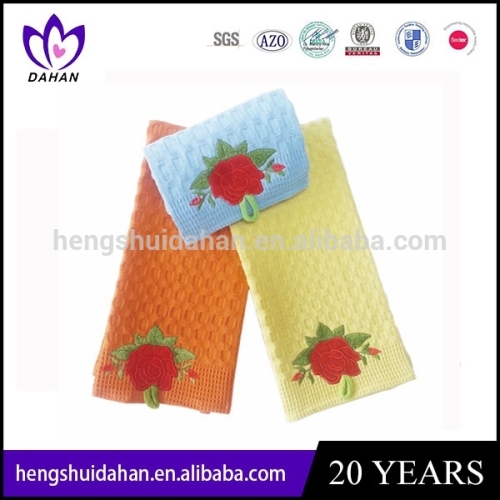 Embroidered towel set