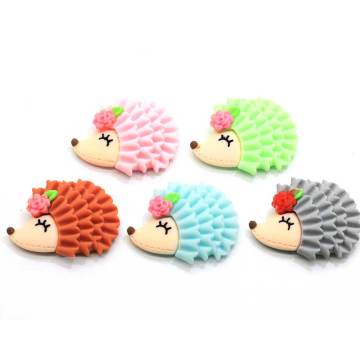 Miniaturas de animales de dibujos animados de cabujón de resina de erizo multicolor Kawaii para jardín de hadas Adorno de espalda plana para álbum de recortes