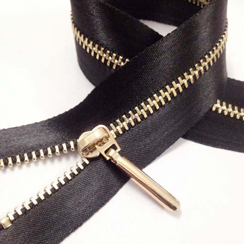 Luggage's zipper made of brass