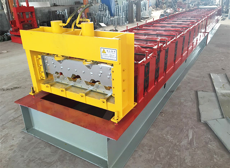 Automatic floor deck machine