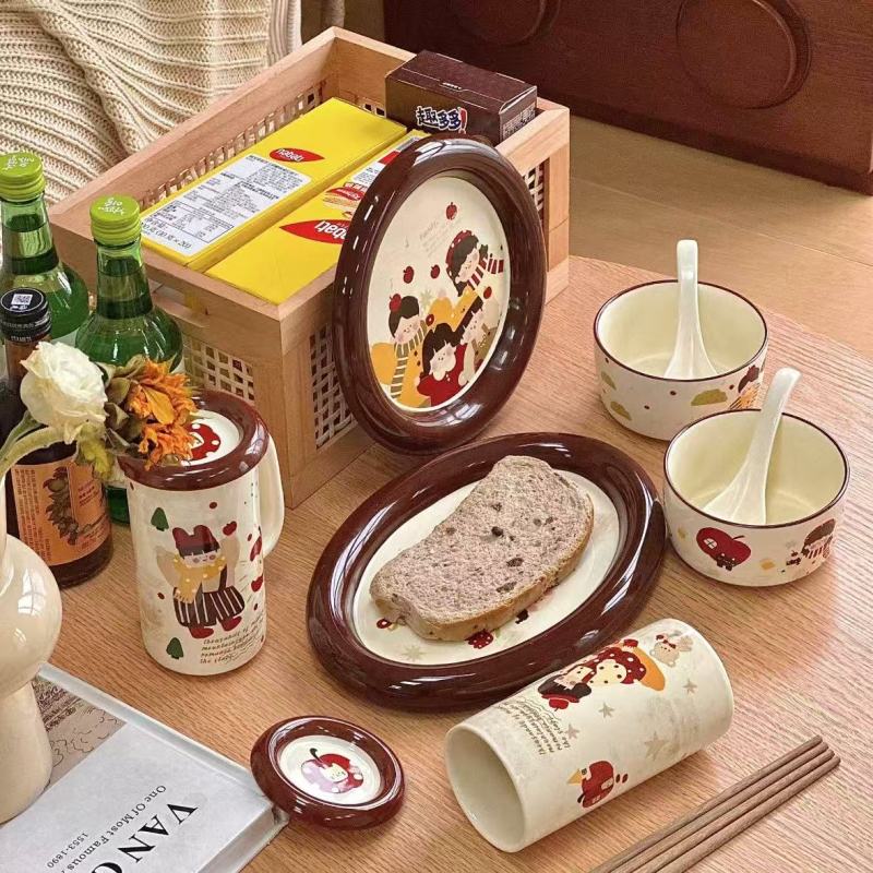 Stylish Anime-Themed Dinnerware Collection