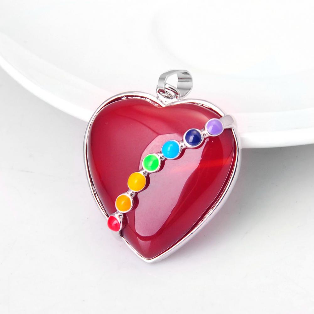 Colgante de corazón de cornalina roja siete piedras preciosas de Chakras