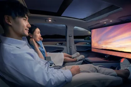 Chinese M4 Hybrid Electric Luxury EV MPV: Fuel Cell Powered Hot Car