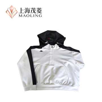 Chaqueta con capucha y cremallera para uso informal moderno