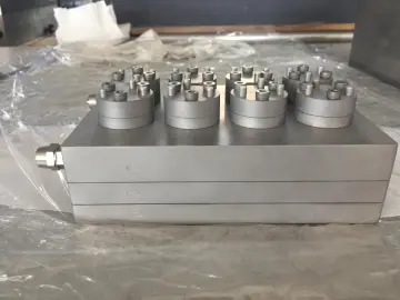 Hollow fiber membrane spinnerette
