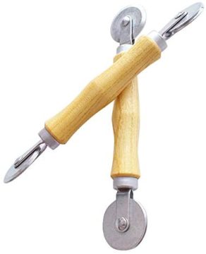 Double end screen spline roller with plastic wheel
