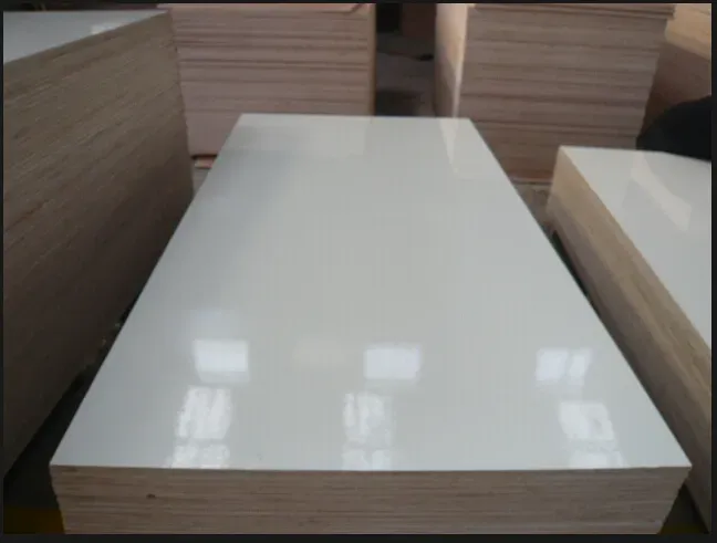 White Melamine Overlay Laminate Faced Plywood