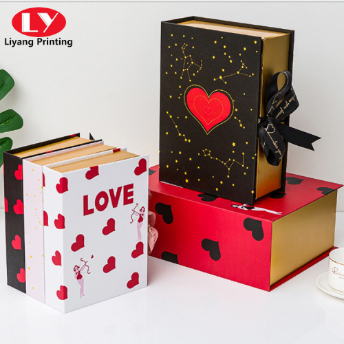 Confezione regalo a forma di libro di San Valentino con nastro