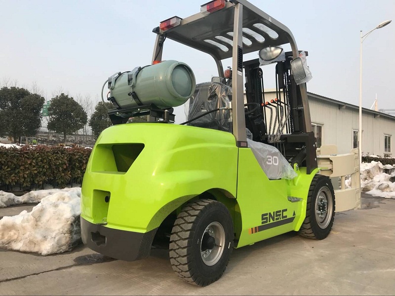 Forklift With Paper Roll Clamp