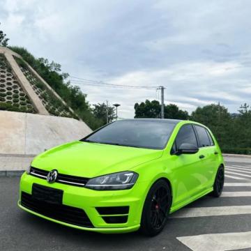 Automobile de compagnie à la brillance verte de pomme à pomme éthylène