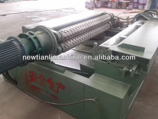 Hydraulic wood rounding debarker