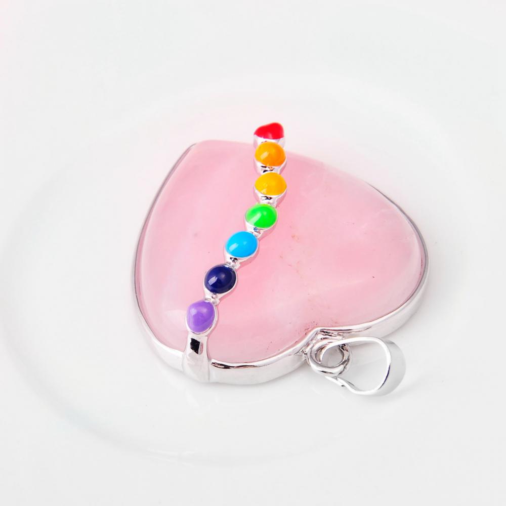 Pendentif en forme de coeur de quartz Rose Rose avec sept chakras