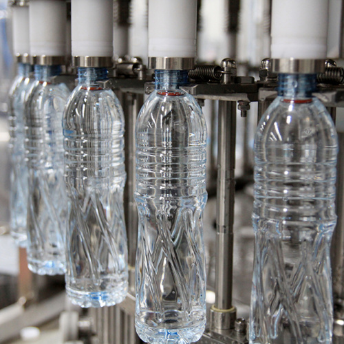 Fábrica de embalagem de garrafas de água