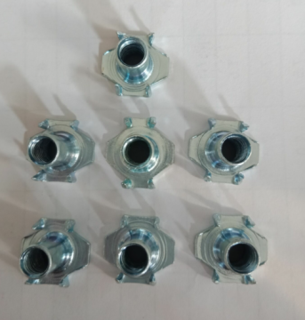 ZN Furniture HOPPER FEED NOTCHED PRONG Tee Nuts