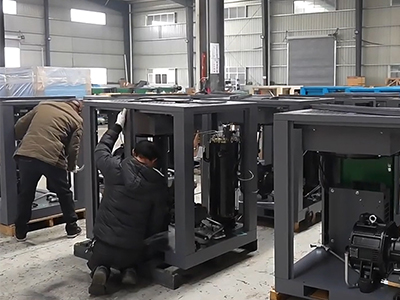 Mobile screw air compressor assembly