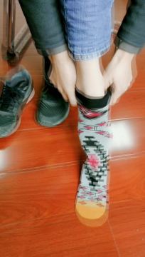 sweat-absorbent feature women men color adult socks