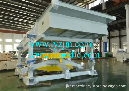 CE Certified BF14100 Wood Chips Three-Layer Swing Screener: Efficient Wood Chip Sifting and Linear Vibrating Sifter Machine