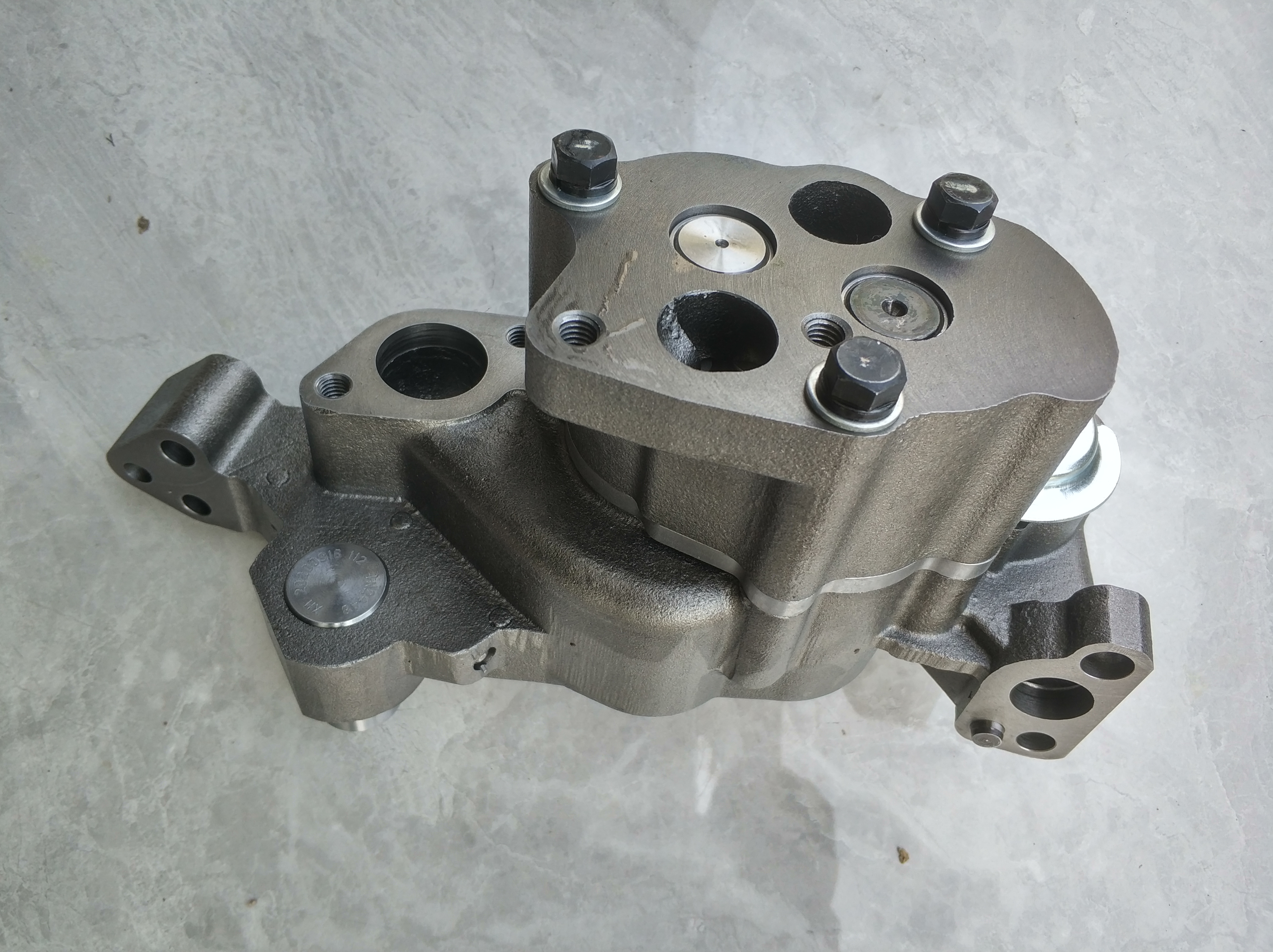 shantui SD22/D80/D85 CUMMINS NTA855 oil pump 3042378