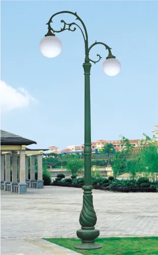 Cast Aluminum Garden Lamp